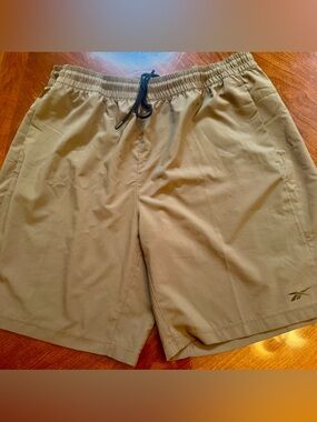 Adidas Men's Athletic Shorts in Olive with Black Drawstring Size - XL  **NWOT**